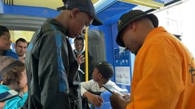 Dans le cadre d'une visite promotionnelle, Soprano est venu à la rencontre de ses fans dans le tramway lyonnais le 20 avril 2022.