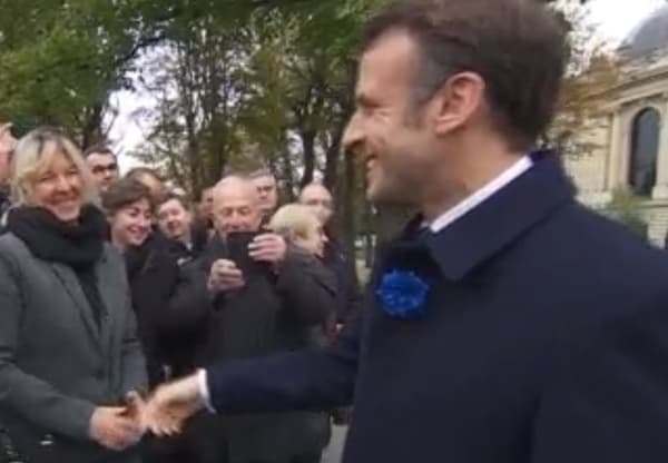 Emmanuel Macron sur les Champs-Elysées. 