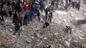 Un immeuble résidentiel de huit étages d'Alexandrie, à l'embouchure du Nil, s'est effondré mercredi, faisant 22 morts au moins. /Photo prise le 16 janvier 2013/REUTERS