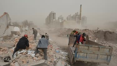 Les expropriations des paysans chinois permettent d'assouvir la soif de construction du pays, mais les mouvements de contestations se multiplient.
