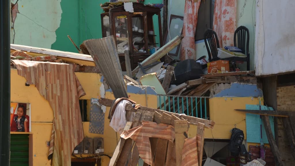 Bei einem Erdbeben der Stärke 6,5 sind in Ecuador 12 Menschen ums Leben gekommen