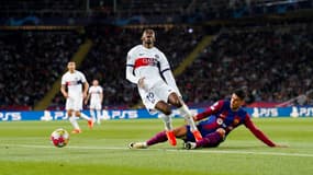 Joao Cancelo face à Ousmane Dembélé lors de Barça-PSG, le 16 avril 2024