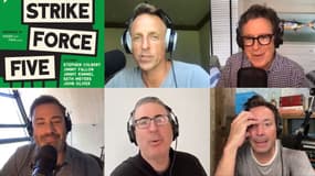 Seth Meyers, Jimmy Kimmel, Jimmy Fallon, Stephen Colbert et John Oliver dans leur podcast Five Strike Force.