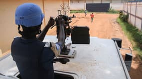 Un soldat de la Minusca en patrouille à Bangui, capitale de la Centrafrique
