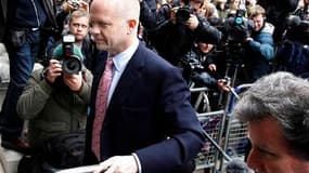 William Hague, l'un des négociateurs des Tories. Conservateurs et libéraux-démocrates britanniques sont entrés dimanche dans le vif de leurs négociations en vue de constituer une alliance de gouvernement après les élections législatives qui n'ont pas déga