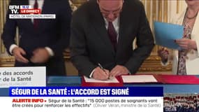 Jean Castex signe l'accord du Ségur de la Santé en présence des syndicats