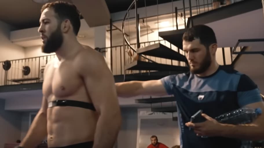 UFC PARIS 2025: "C’EST UNE DINGUERIE", LES LARMES D'IMAVOV QUI DÉCOUVRE QUE SON FRÈRE A SACRIFIÉ SA CARRIÈRE DE COMBATTANT POUR LE SOUTENIR