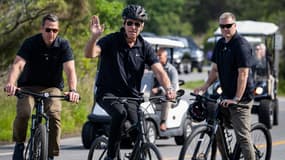 Joe Biden lors d'une promenade à vélo près de sa maison dans l'Etat du Delaware