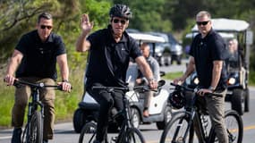 Joe Biden lors d'une promenade à vélo près de sa maison dans l'Etat du Delaware