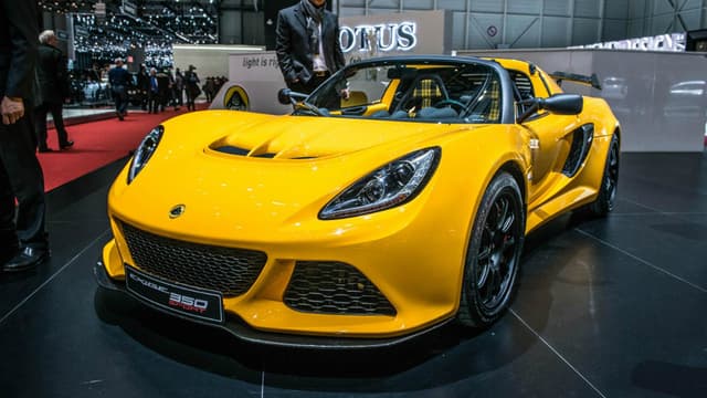 A peine au dessus des 1000 kg et sans toit: l'Exige Sport 350 Roadster va à l'essentiel.