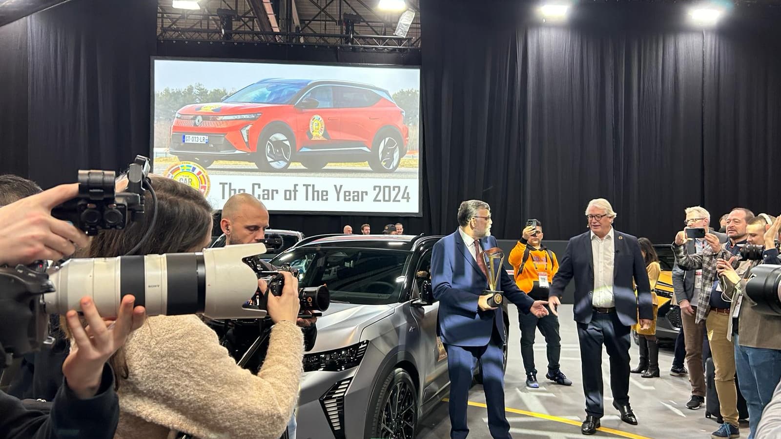 Le Renault Scénic a remporté le trophée de voiture de l'année 2024.