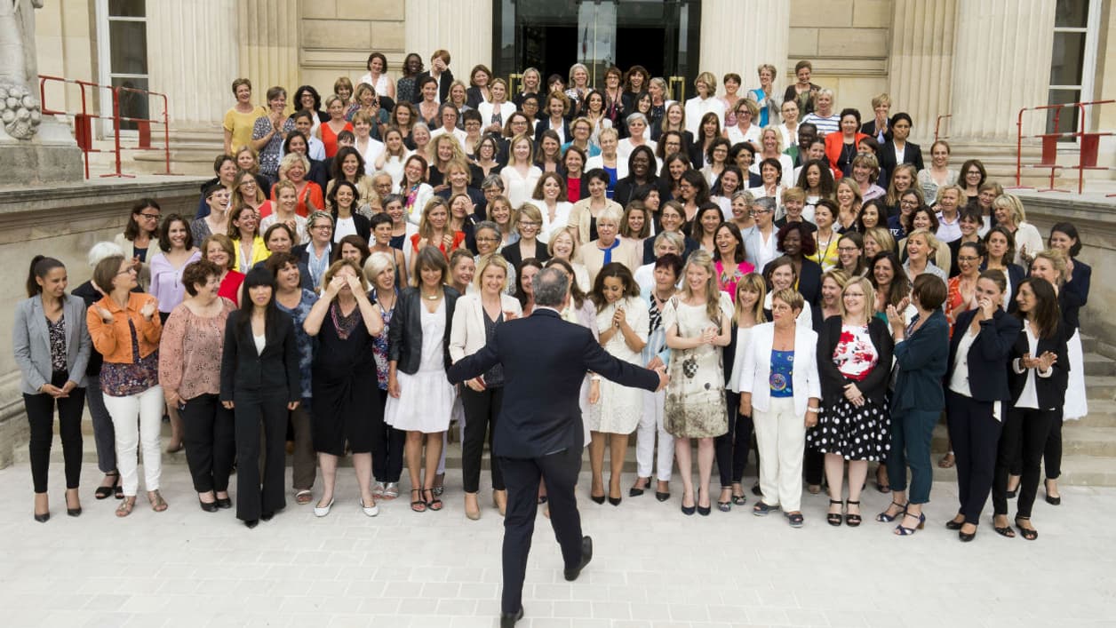 Richard Ferrand devant les femmes élues députées de La République en Marche!