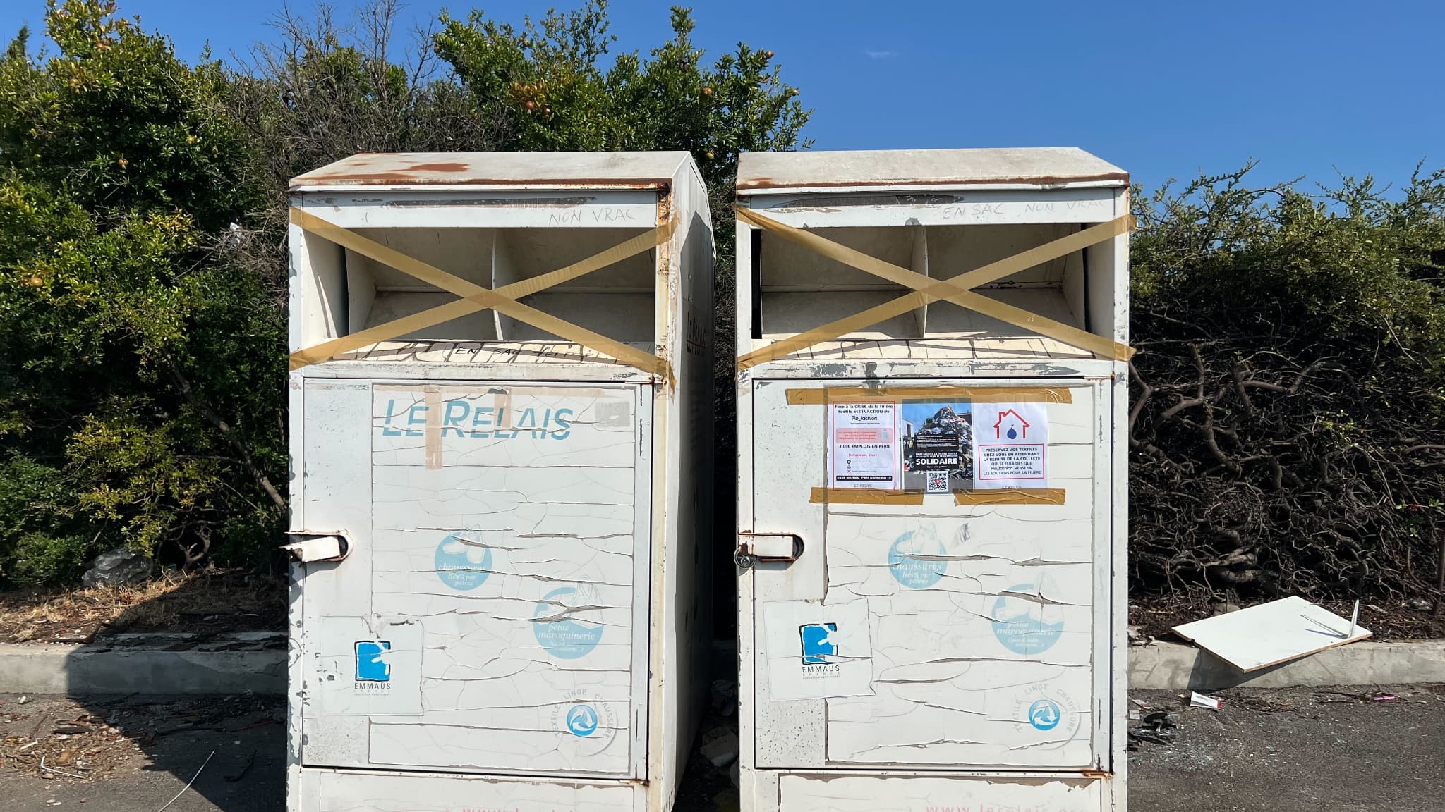 Des bennes à vêtements condamnées Des bennes à vêtements condamnées