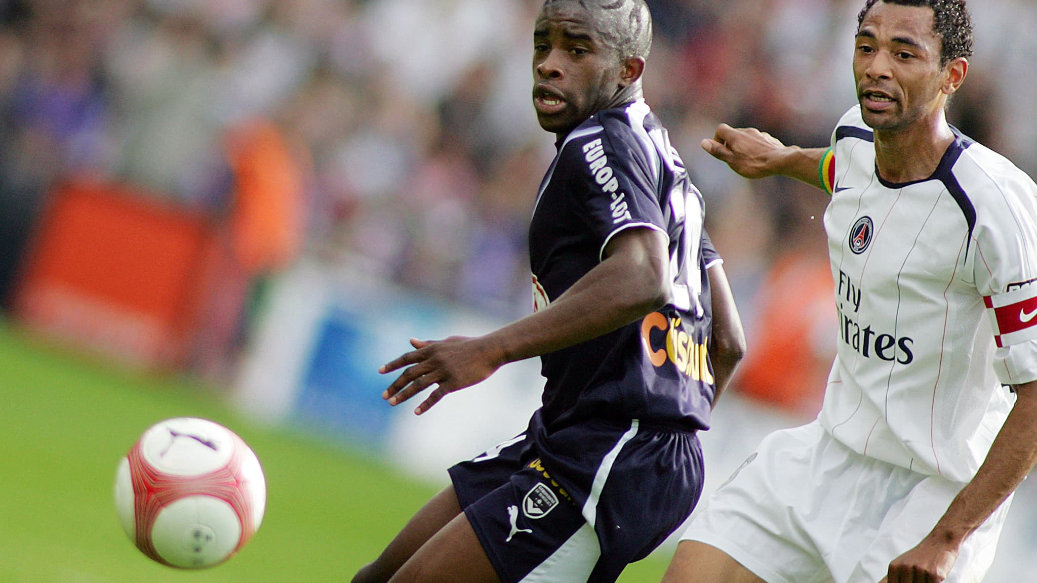 Rio Mavuba (à gauche) sous le maillot de Bordeaux en 2007.