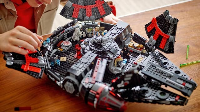 Mieux qu'un déstockage Lego : le Faucon Millenium Star Wars est à prix fou chez Amazon