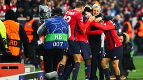 Bruno Genesio célèbre avec les joueurs de Lille la qualification pour les huitièmes de finale de la Ligue des champions, 29 janvier 2025
