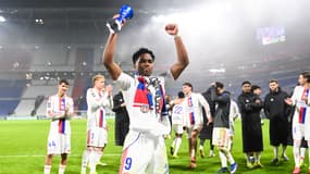 Le Brésilien Endrick ovationné par les fans de l'OL après le match contre Brest, le 18 janvier 2026