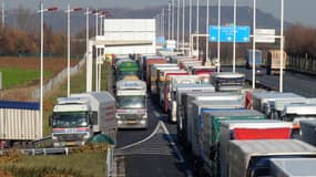 Des camions sur l'autoroute A1 (Illustration).