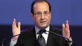 François Hollande a déclaré mercredi soir qu'il se sentait "prêt" à présider la France et a promis un gouvernement respectueux de la parité et de la diversité. /Photo prise le 11 février 2012/REUTERS/Jean-Philippe Arles