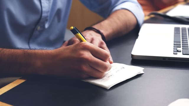 Le site lifehacker a dressé une liste de 10 compétences transversales indispensables pour ne pas être bloqué dans l'évolution de votre carrière.