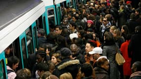 © Reuters / Les syndicats ont validé le principe d'une nouvelle journée de mobilisation nationale le 12 octobre. Par ailleurs, la CGT-RATP a déposé un préavis de grève illimitée à compter de cette date.