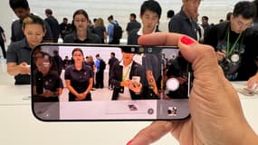 Le bouton Commande de l'appareil photo laisse apparaître une languette avec des options