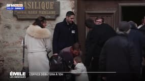 Obsèques du petit Émile: les parents du jeune garçon arrivent à la basilique