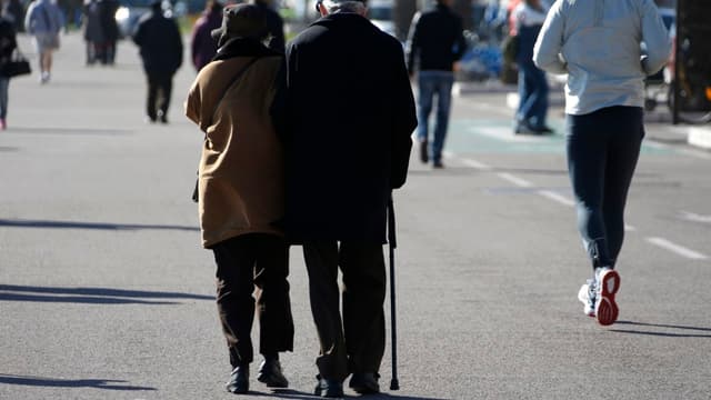 Le montant du minimum vieillesse est désormais de 800 euros par mois.