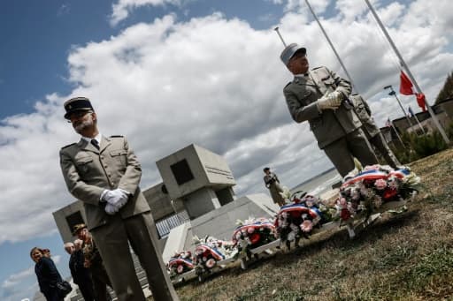 Cérémonie à Vierville-sur-Mer, le 6 juin 2020, marquant le 76e anniversaire du Débarquement allié en Normandie Cérémonie à Vierville-sur-Mer, le 6 juin 2020, marquant le 76e anniversaire du Débarquement allié en Normandie