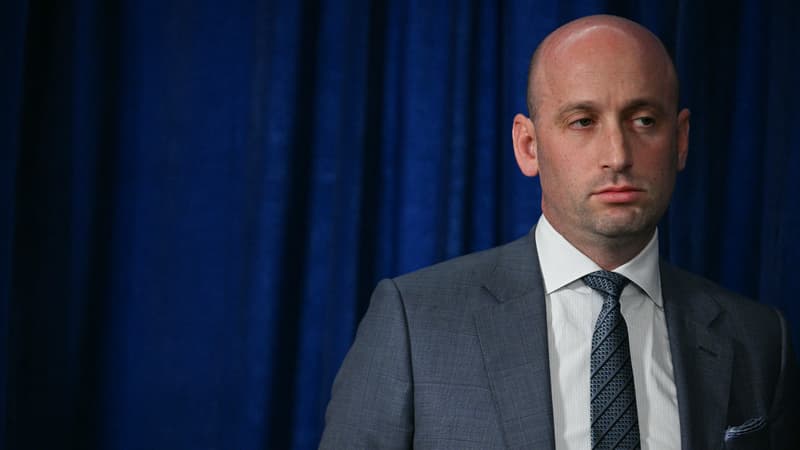 Un proche conseiller de Donald Trump évoque de possibles manquements au "protocole" de la part des policiers fédéraux à Minneapolis