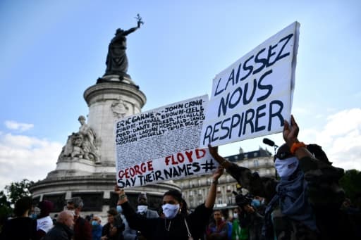 Manifestation en mémoire de George Floyd, place de la République à Paris, le 9 juin 2020 Manifestation en mémoire de George Floyd, place de la République à Paris, le 9 juin 2020