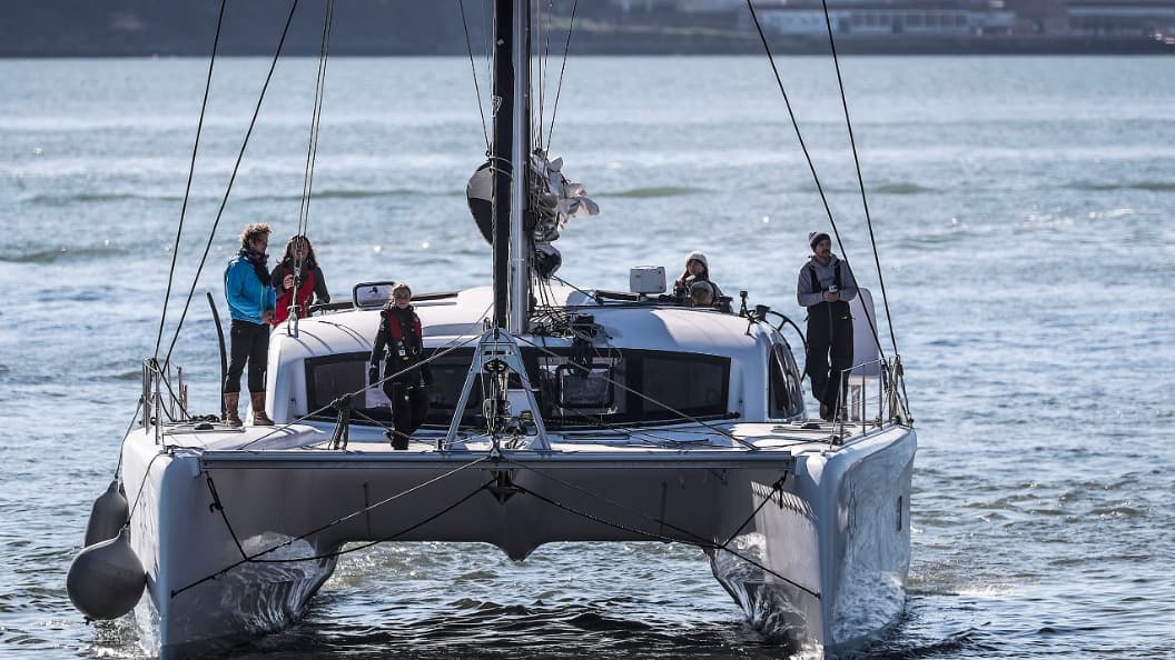Greta Thunberg a traversé l'atlantique en vingt jours à bord du catamaran La Vagabonde, et est arrivée au port de Lisbonne le 3 décembre 2019