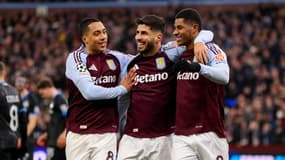 Marco Asensio célébré par Youri Tielemans et Marcus Rashford lors de son but contre Bruges (3-0, Ligue des champions), le 12 mars 2025