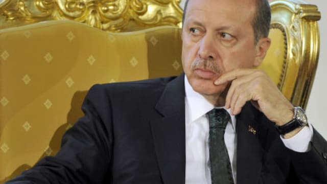 Le quotidien turc Zaman a paru dimanche pour la première fois depuis sa mise sous tutelle en affichant une ligne nettement pro-Erdogan, ici le 4 mars dernier.