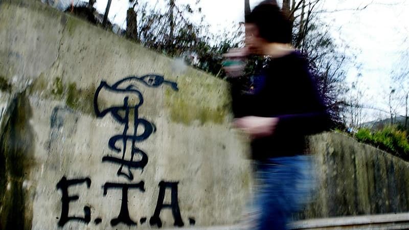 Le gouvernement espagnol a rejeté dimanche l'offre de dialogue faite la veille par l'ETA, exigeant la dissolution sans conditions du mouvement séparatiste basque. /Photo d'archives/REUTERS/Vincent West