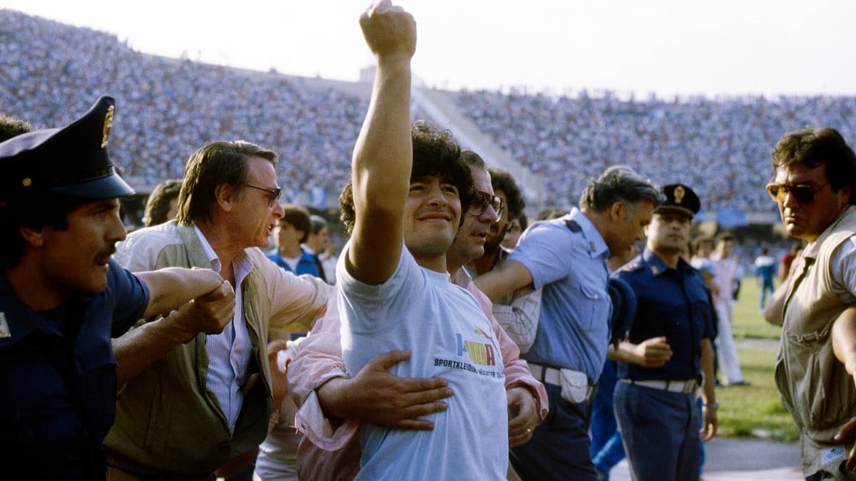 Maradona à son arrivée à Naples