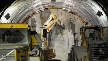 Le projet de tunnel affiche un coût de 8,6 milliards d'euros -financé à environ 40% par l'UE- et il doit être achevé en 2030.