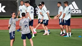 Luis Enrique, le sélectionneur, non loin de ses joueurs