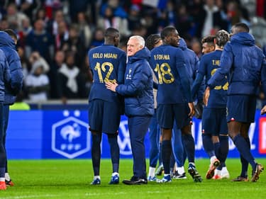 Didier Deschamps salue Randal Kolo Muani après France-Ecosse (4-1, amical), le 17 octobre 2023