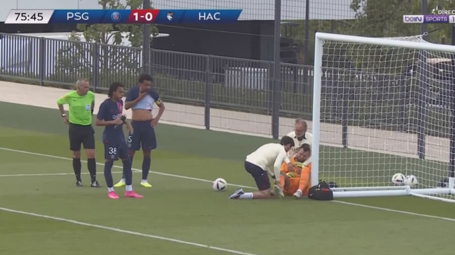 Alexandre Letellier au sol lors de PSG-Le Havre, 21 juillet 2023.