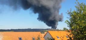 Incendie dans la zone industrielle de Wimile - Témoins BFMTV
