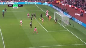 Sanchez délivre Arsenal... de la main