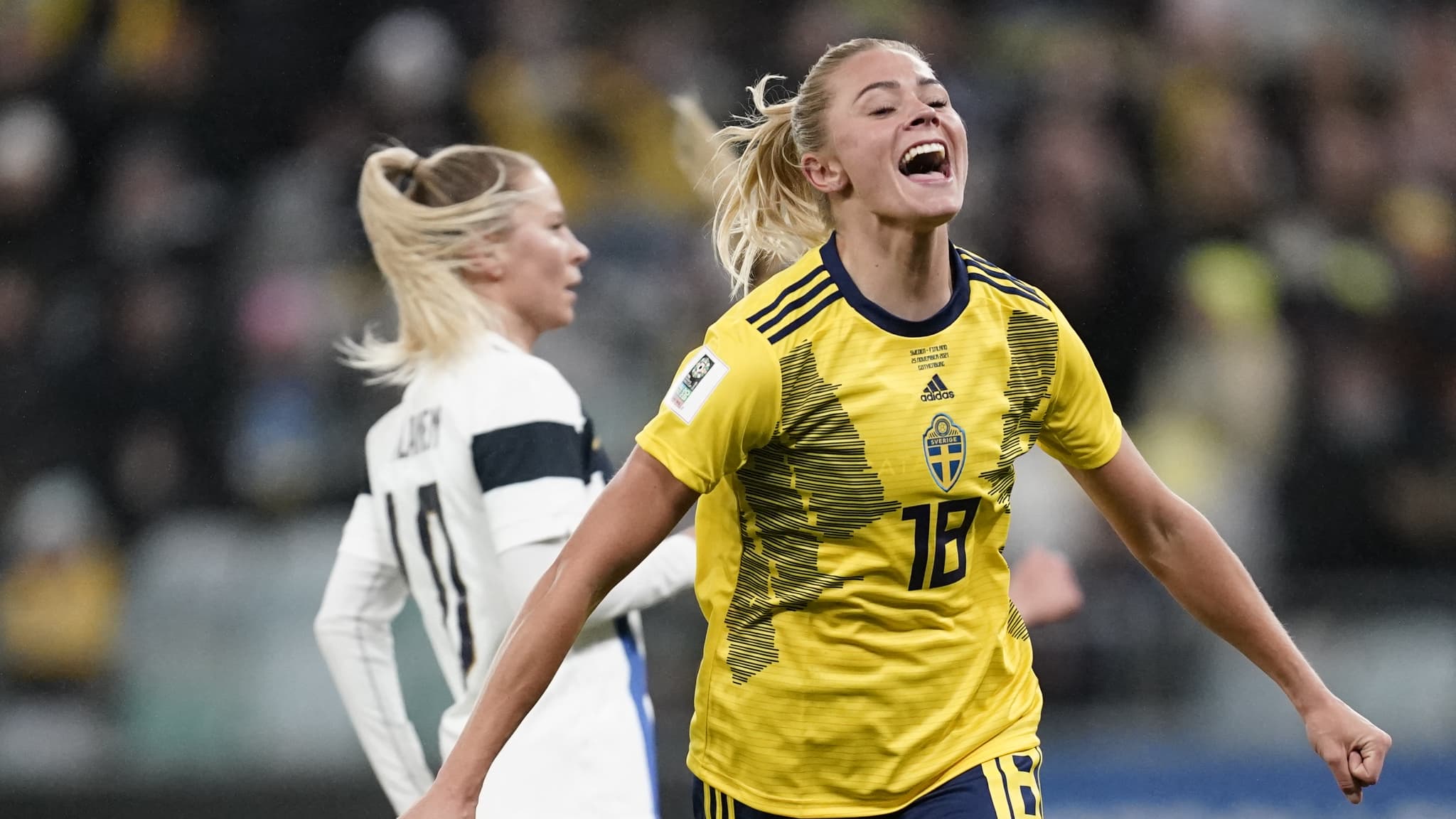 La Suédoise Fridolina Rolfo célèbre son but lors du match de football des qualifications pour la Coupe du Monde Féminine 2023 de la FIFA entre la Suède et la Finlande au stade Gamla Ullevi de Göteborg, en Suède, le 25 novembre 2021. La Suédoise Fridolina Rolfo célèbre son but lors du match de football des qualifications pour la Coupe du Monde Féminine 2023 de la FIFA entre la Suède et la Finlande au stade Gamla Ullevi de Göteborg, en Suède, le 25 novembre 2021.