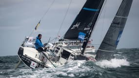 Le Britannique Alan Roberts à bord de Seacat Services 42, lors de la Solitaire du Figaro, au large de Saint-Quay-Portrieux, le 30 août 2020.