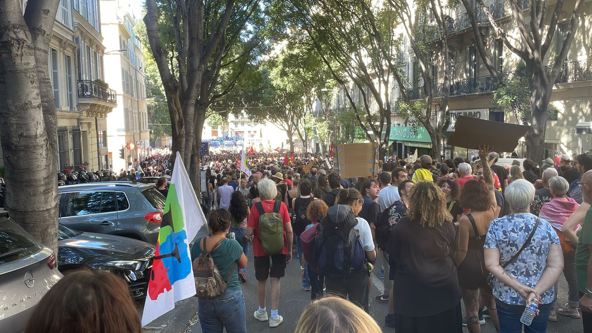 8000 personnes mobilisées dans le centre-ville de Marseille. 8000 personnes mobilisées dans le centre-ville de Marseille.