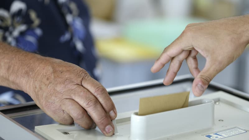 Un bureau de vote à Ajaccio (Corse)