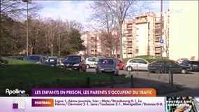 Les enfants en prison, les parents s'occupent du trafic