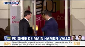 Primaire à gauche: la poignée de main furtive entre Valls et Hamon