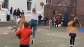 Le panier de basket inscrit dans une école par Kathleen Fitzpatrick