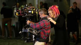 Lana Wachowski sur le tournage de la série Sense 8 à Paris en octobre 2017.